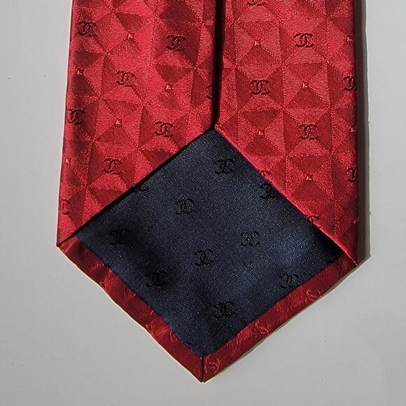 CHANEL Men's Vintage Tie 100% Silk Made in Italy red geometric pattern & CCs - Picture 3 of 6